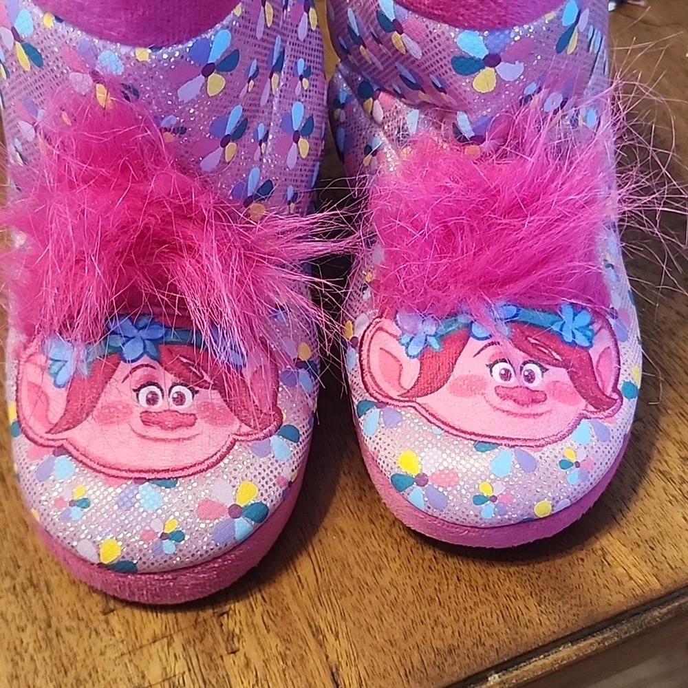 TROLLS BOOT STYLE SLIPPERS SZ 2/3 NWOT